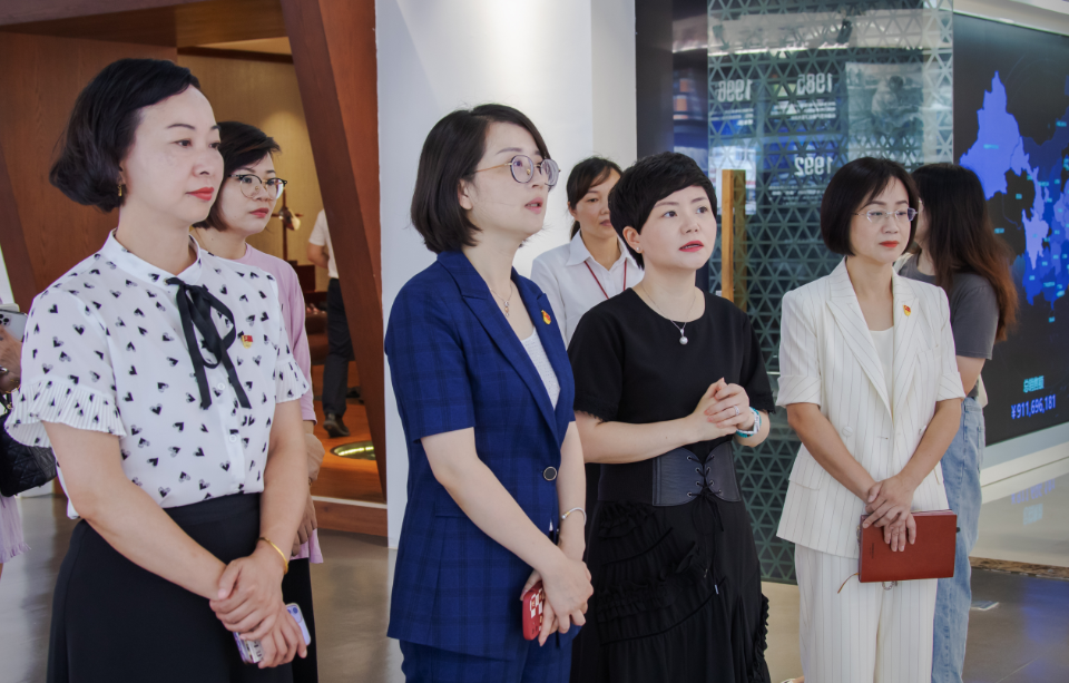 当先锋，争先行│鹿城区妇联黄休休主席一行莅临康奈开展政企党建联盟主题党日活动